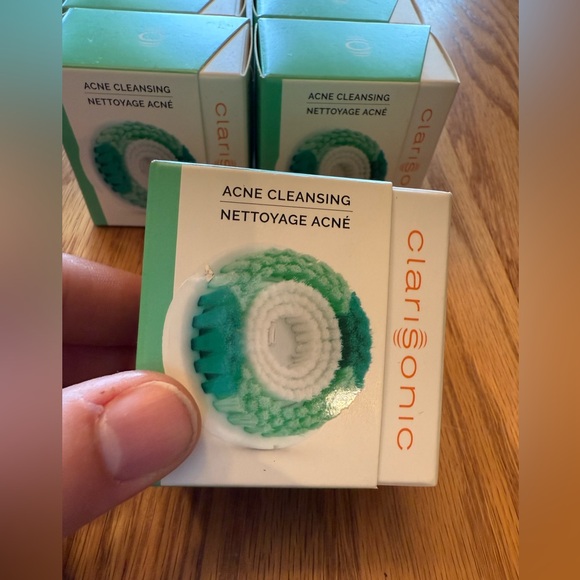 5 (SELLING SEPARATELY) Clarisonic Acne Cleansing Replacement Brush Heads - Picture 2 of 5